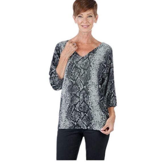 🥳Vanessa Williams NWT Safari Double V-Neck Lace Sweater Gray Snakeskin Print M - Picture 1 of 3